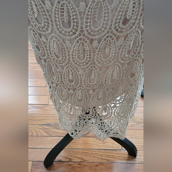4/$19 Ivory, crochet slip skirt with elastic waist M - Picture 2 of 3